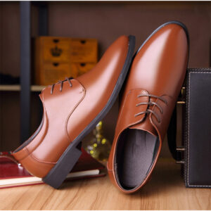 Daily pointed formal leather shoes